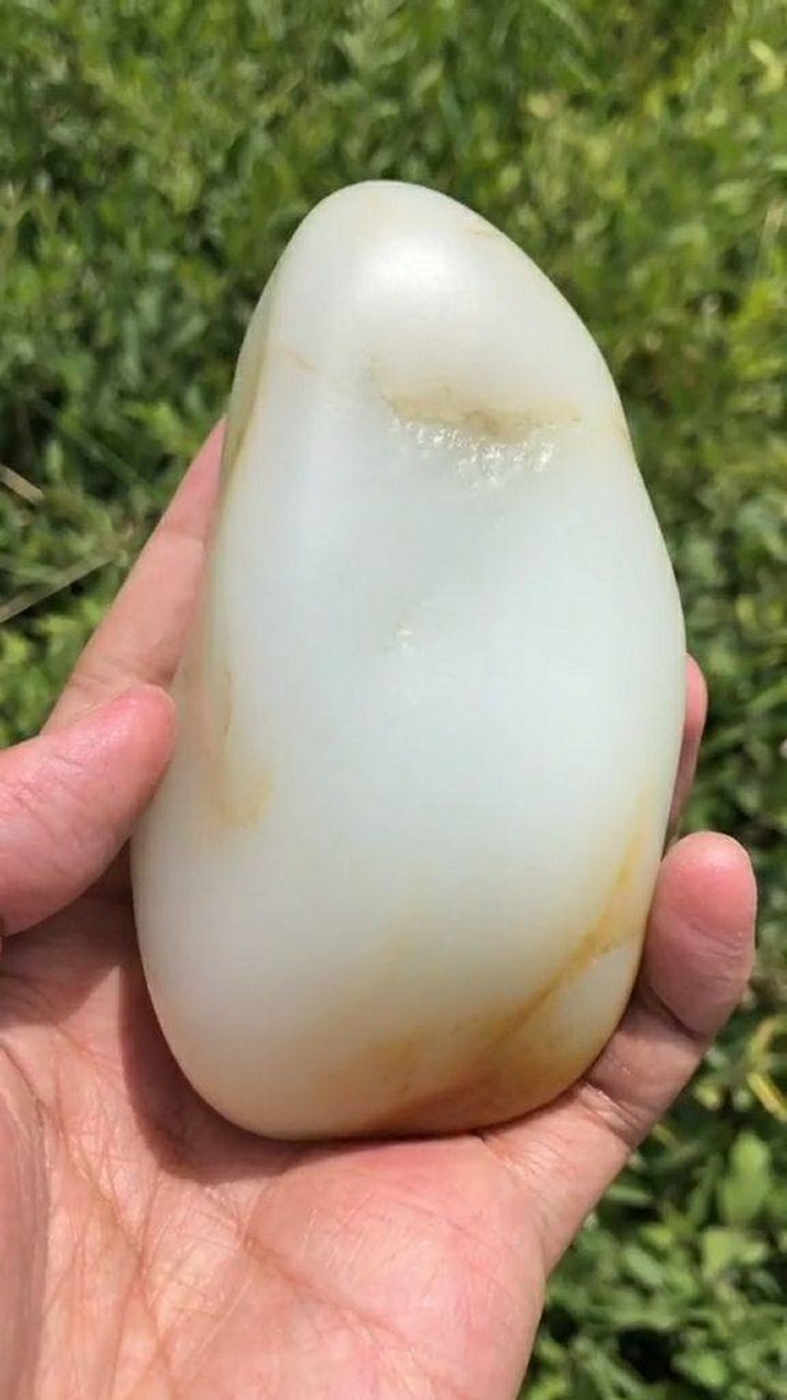 顶级羊脂玉和田玉籽料原石