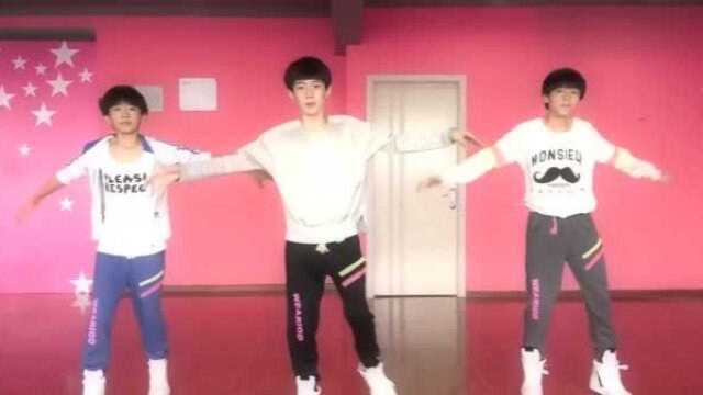 TFBOYS唱跳歌曲《爱出发》,三小只的电音歌声超迷人!加油少年