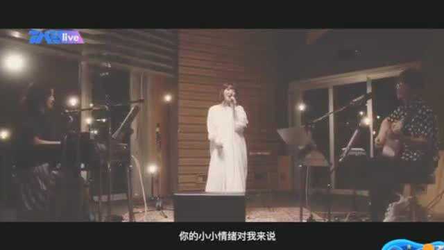 花泽香菜线上演唱会,甜美献唱汪苏泷歌曲《有点甜》甜份超标