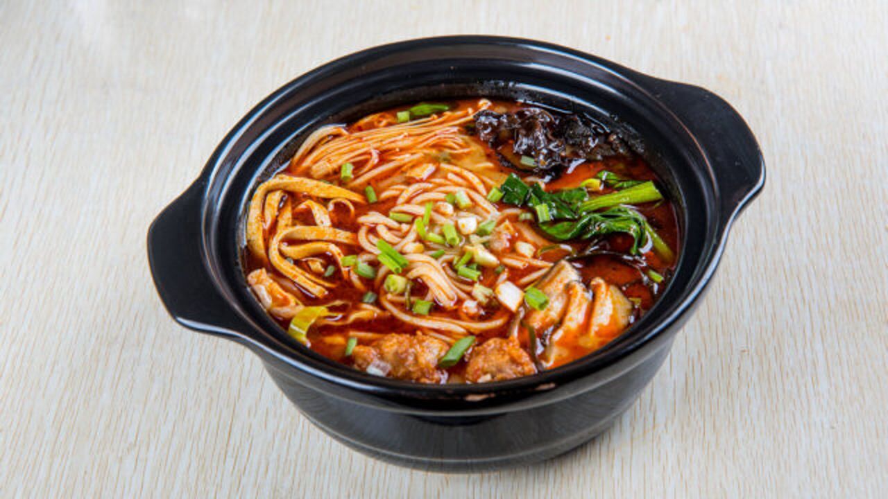 这才是正宗的牛肉砂锅米线,不为别的,就因为配菜牛肉真给力!