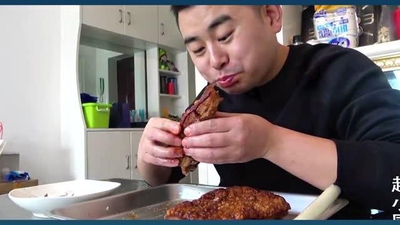 超小厨想生二胎小杨要吃烤五花肉才答应小厨马上拿出看家本领