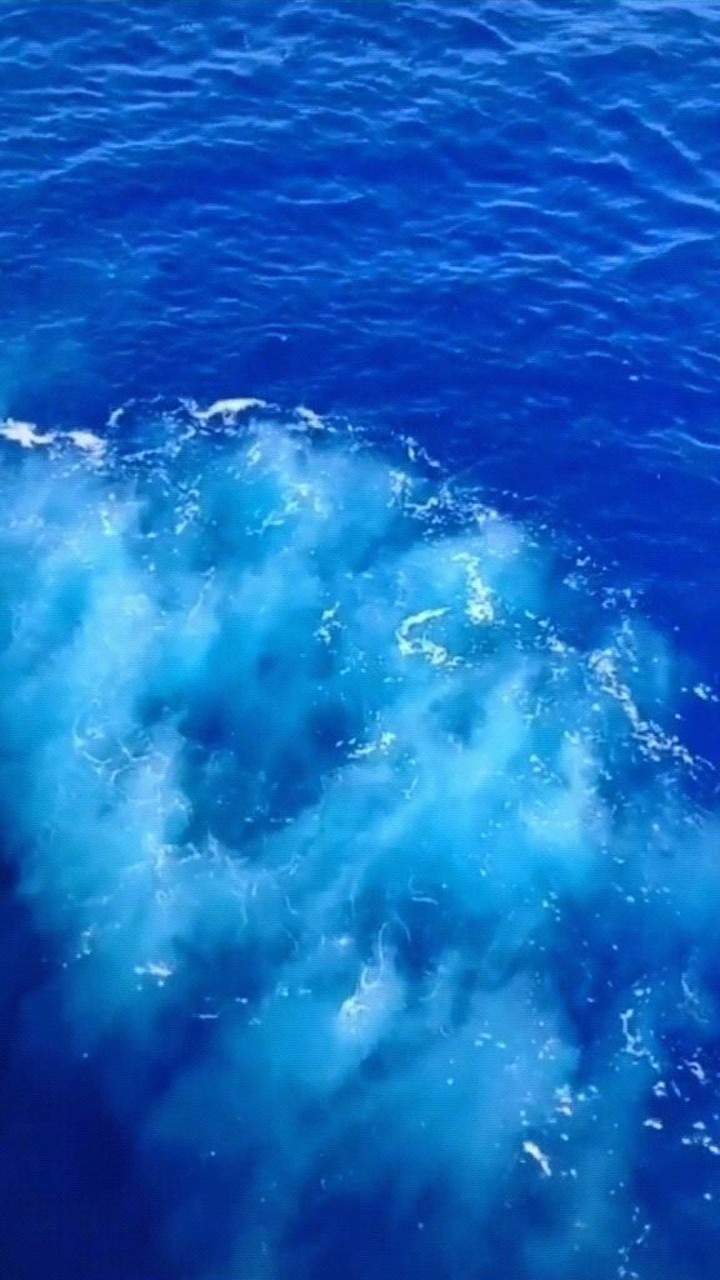 宝石蓝的海水,太美了