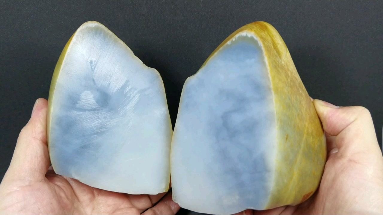 2100克新疆和田玉青花玉籽料料胚,第三天,取料中