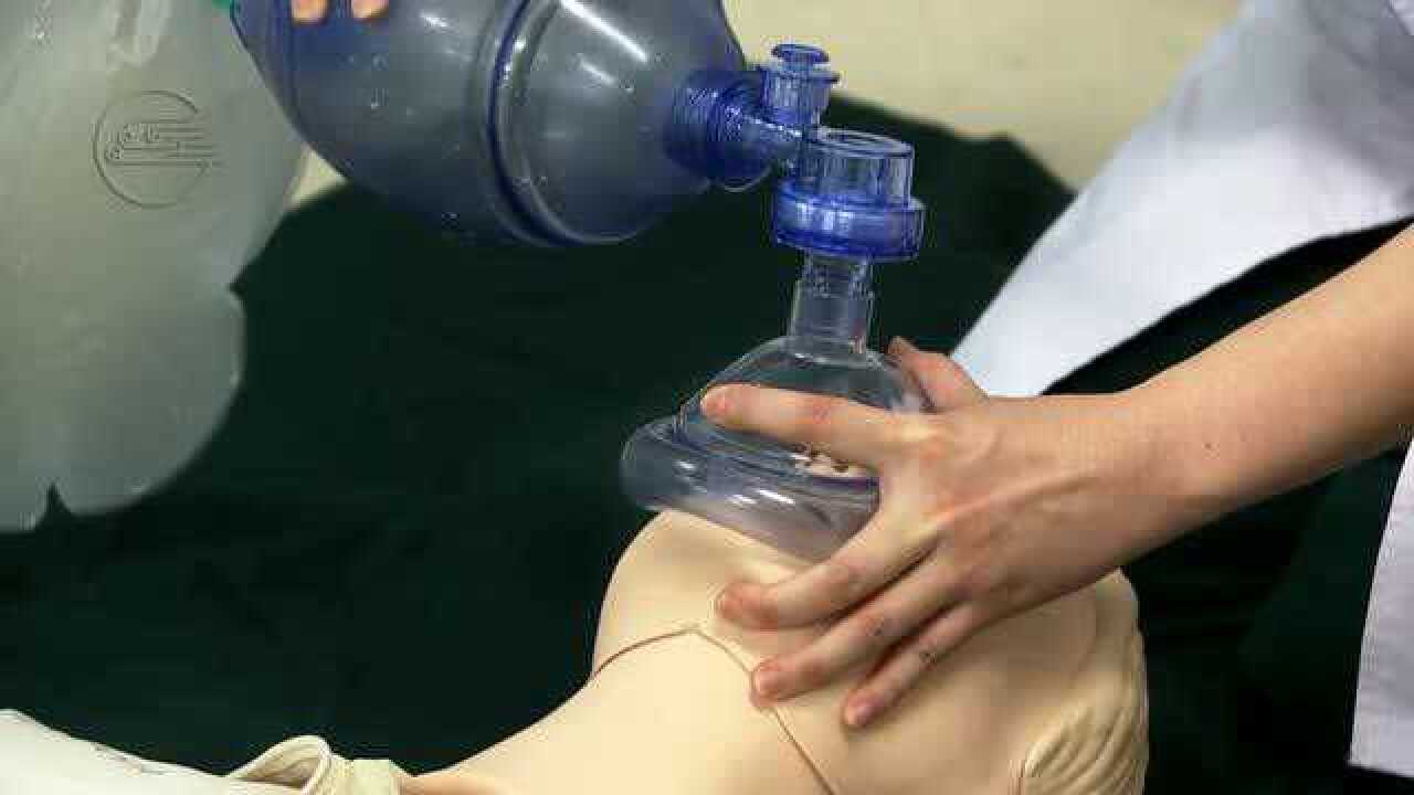 简易呼吸器的安装及使用_腾讯视频