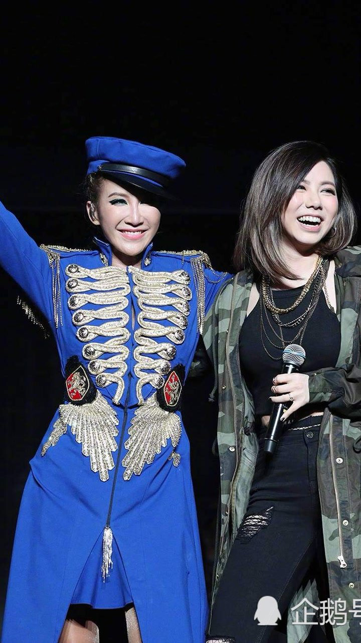 邓紫棋搭档李玟刀马旦燃爆全场