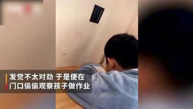 萌娃偷偷用智能音箱做作业,被妈妈发现后,秒变表情包:魂都快吓飞了!