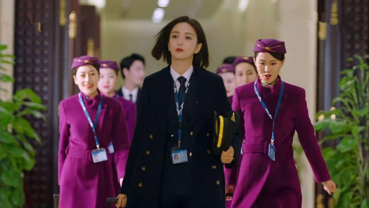 爱的厘米:关雨晴真是宝藏女孩,穿机长制服a爆了,气质碾压空姐