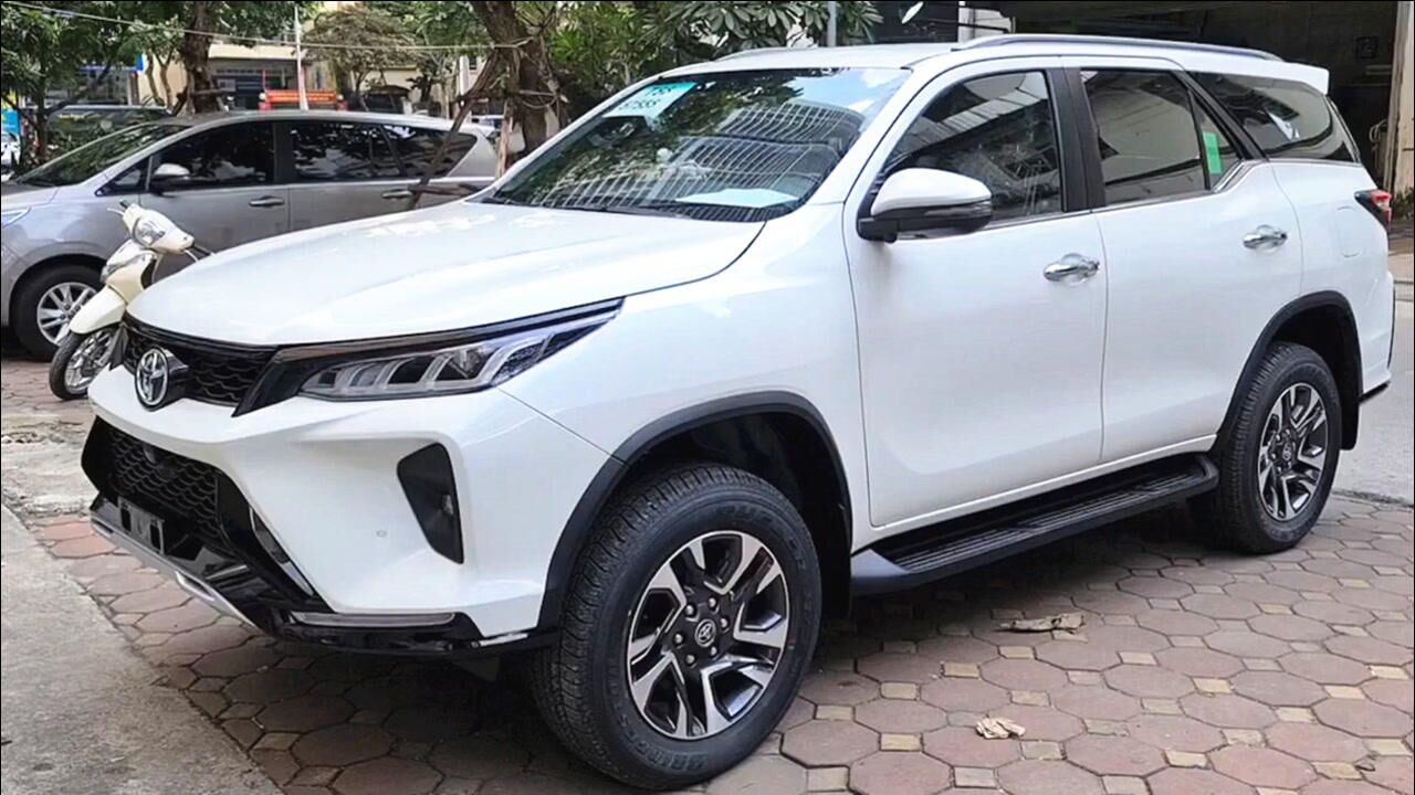 2021款丰田奔跑者到货,拿到钥匙看到配置,买不买撼路者自己想