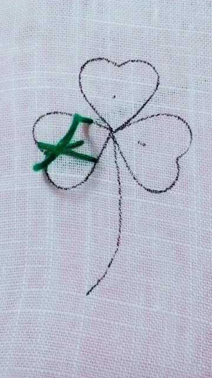 四叶草的图案超级好看缝在衣服上美的不可方物