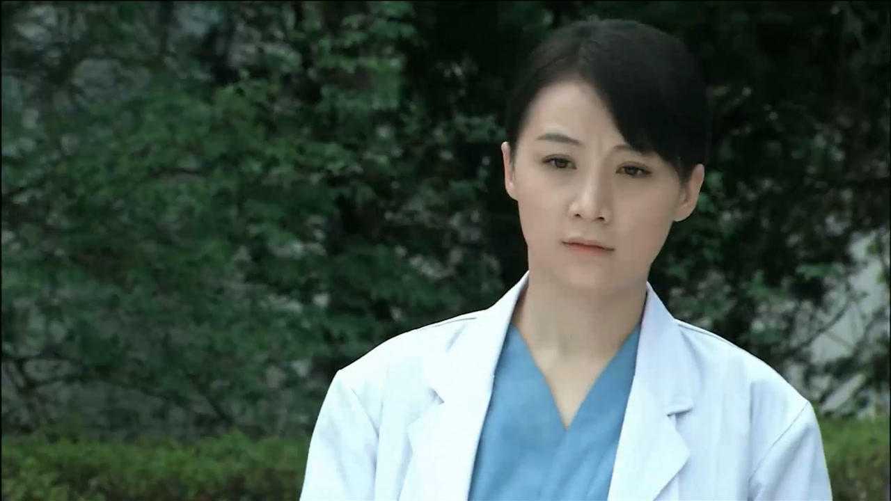 再婚进行时丈夫和千金搂搂抱抱高飞看见转身就走上了男人的豪车