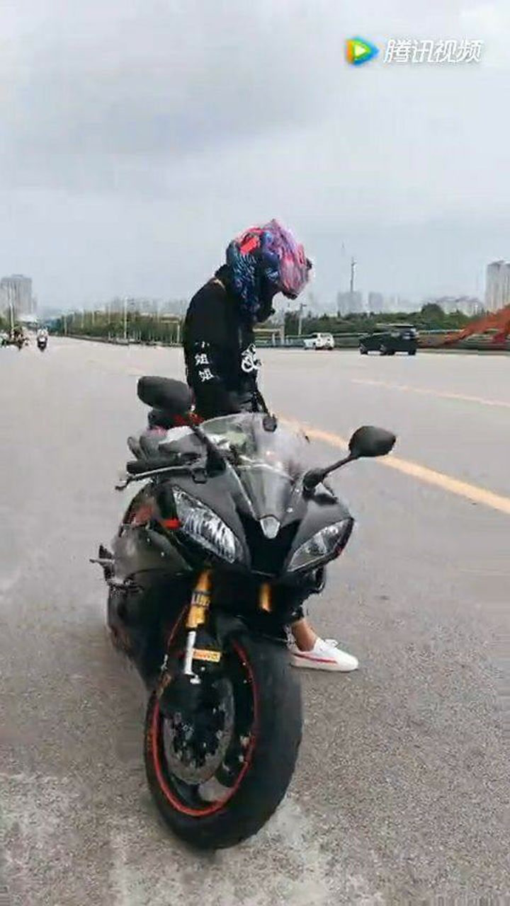 酷劲十足的雅马哈r6重机车女骑士的最爱