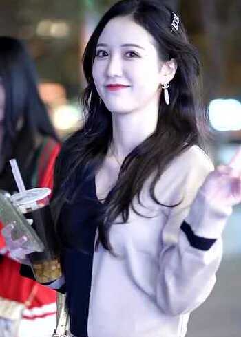 三里屯偶遇樱桃小姐姐好漂亮宸荨樱桃vivian