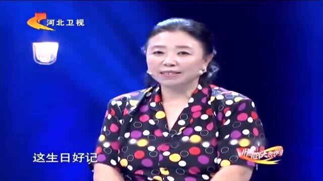 大妈爱美喜欢逛商场,遭到退休老伴的嫌弃,直言受不了!