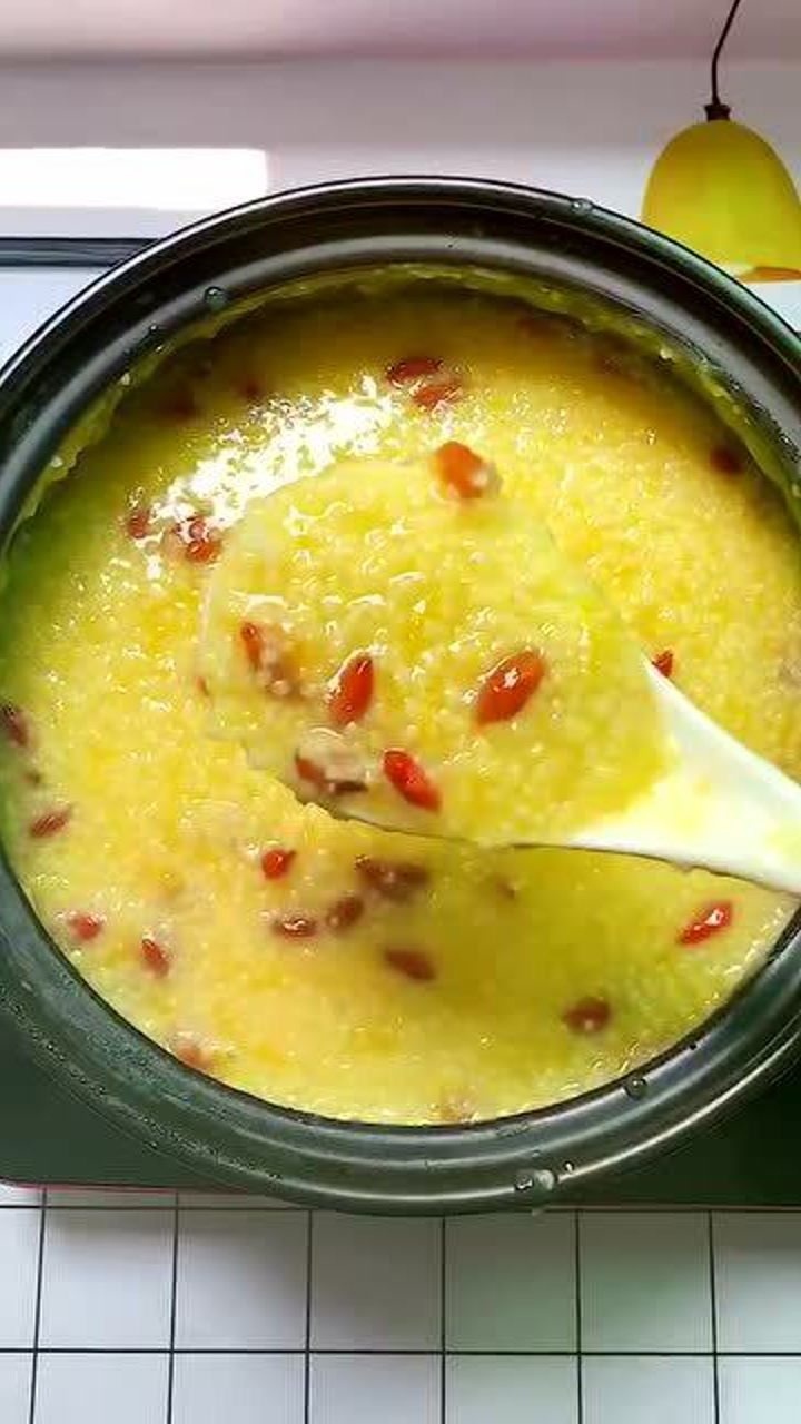 健脾养胃的枸杞小米粥好吃又养生适合老人和小孩