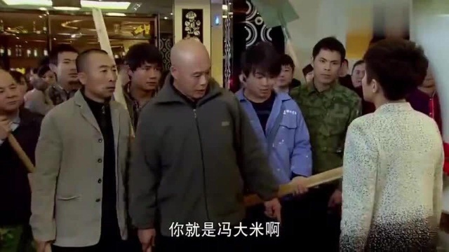 家宴:饭店刚开业,一群农民工进来惹事砸场,老板娘机智请走他们