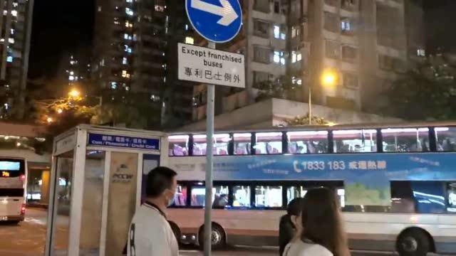 香港人的生活:香港商场活动最后一天,品牌包包低至1折,香港妈妈狂买6个包包白菜价