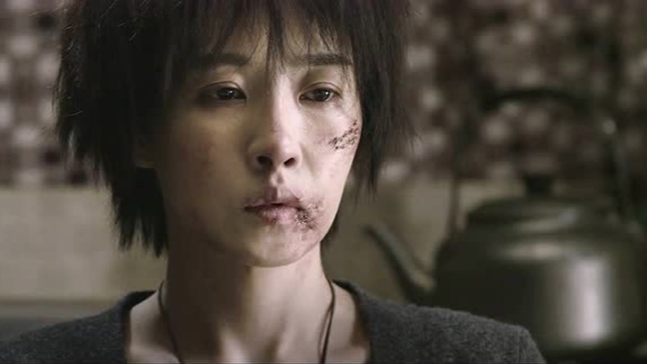 韩国惊悚悬疑电影《 两个心脏》男人把女人骗回家,扒皮削骨,做成骨灰