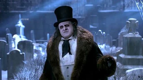 企鹅人：他外表矮胖笨拙，背地里是犯罪团伙的头目，让蝙蝠侠头疼