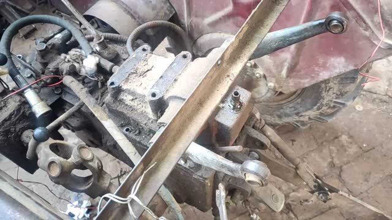 拆拖拉机变速箱看看里面什么结构