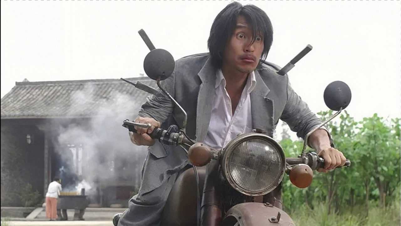 《功夫》最经典的片段,星爷向包租婆扔飞刀,看多少遍都不过瘾!