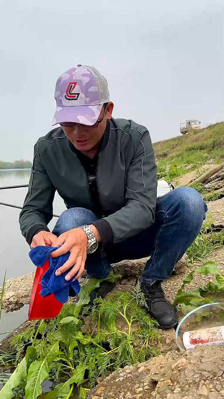 刘志强大师钓鱼的技术就是高不到半天的功夫钓到20多斤的大货