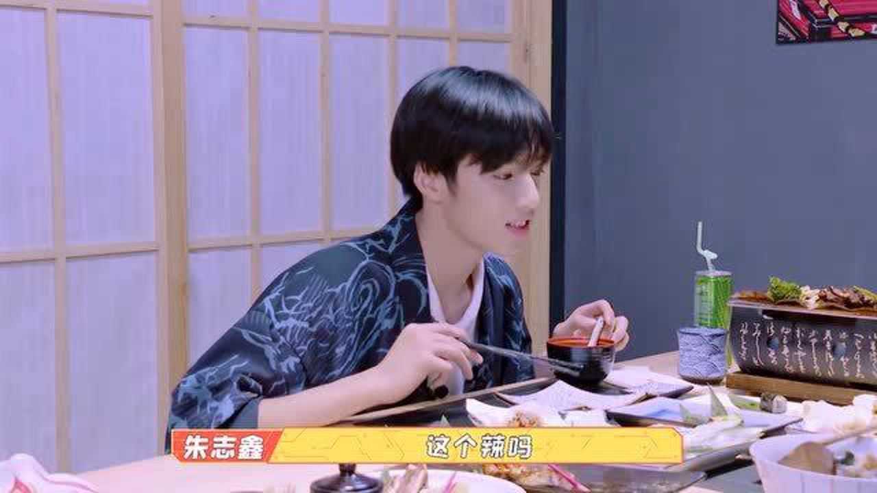 刘耀文让朱志鑫吃下一大坨芥末文哥辣哭了我的天哪