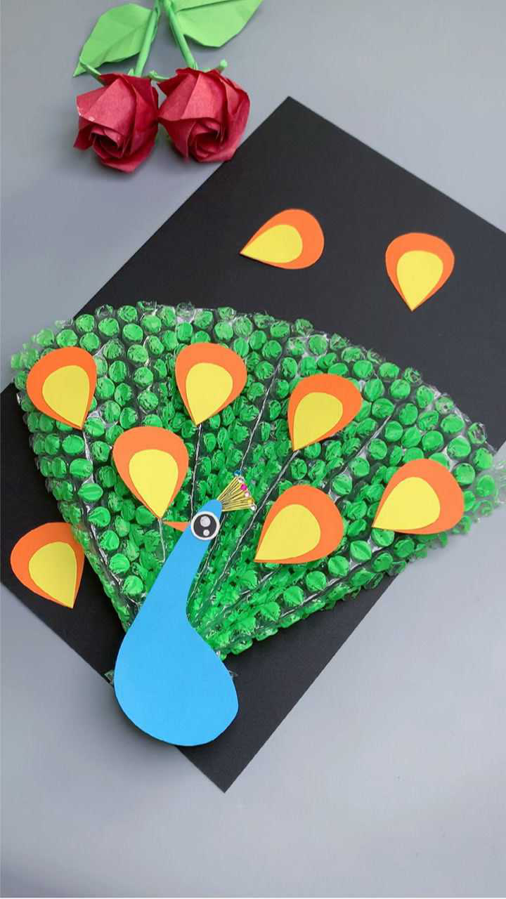 用气泡膜做美丽的孔雀开屏,太有创意了