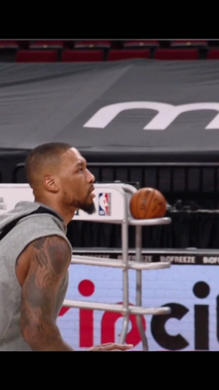 利拉德投篮慢动作回放,手指手腕的力量恰到好处!