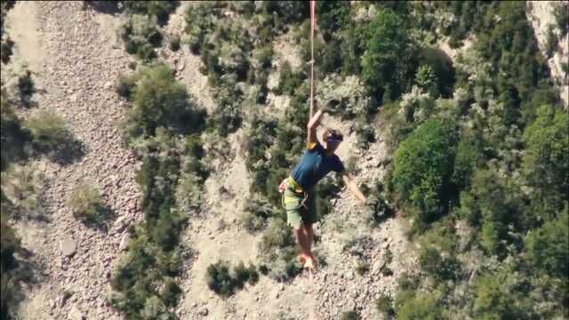 大神挑战世界纪录!600米高空走扁带,全长1公里