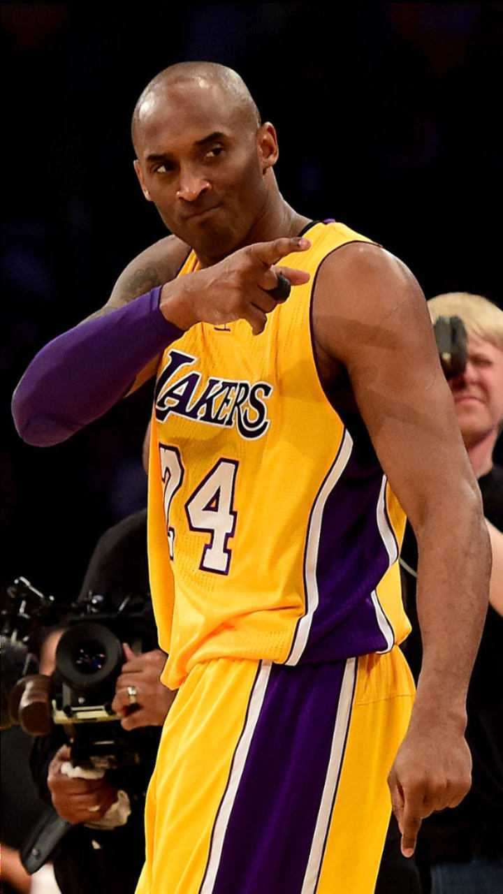 科比如何面对恶犯?老大这眼神也太帅了!霸气十足!