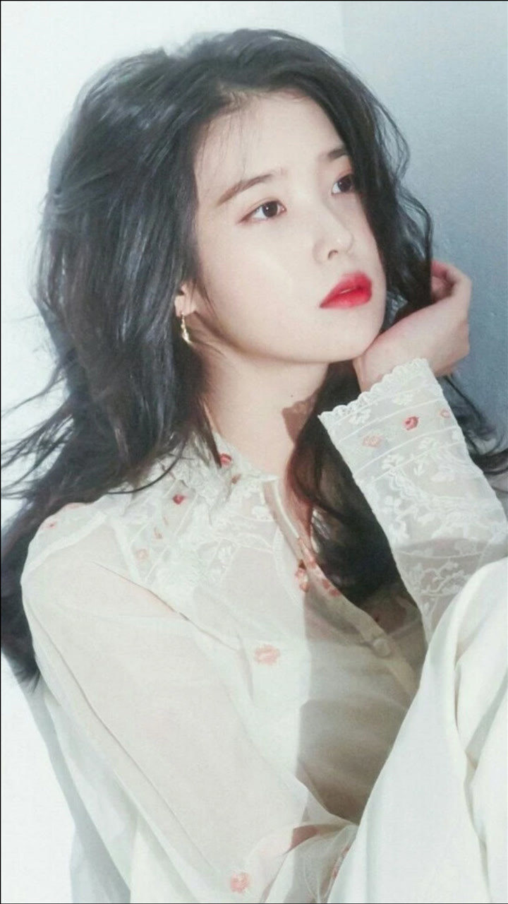 iu羊毛卷的欧尼真是踩在我心里了看到这个造型简直就是真人版洪雪