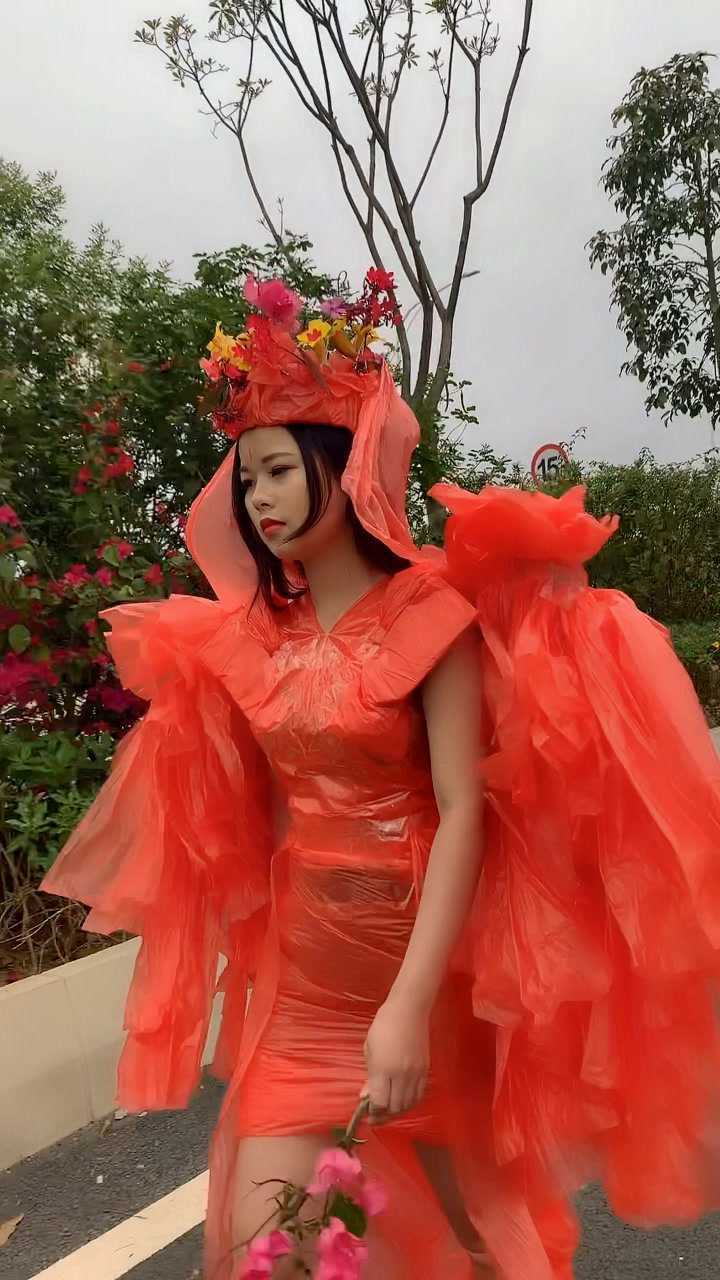 塑料袋做的衣服好看吗