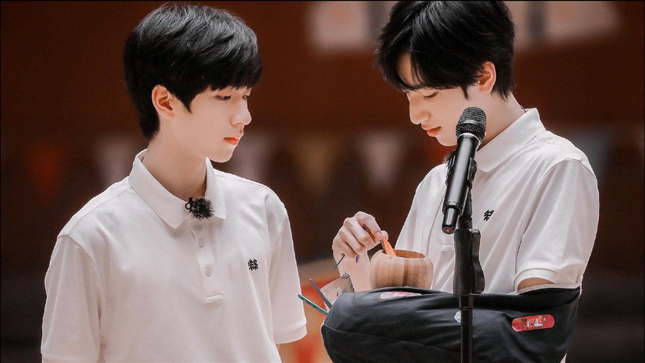 严浩翔和贺峻霖既是默契十足的搭档,更是有情有义的兄弟,两人在一起时