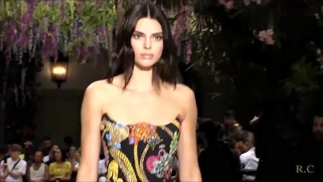 肯德尔ⷮŠ詹纳(Kendall Jenner) 2019春夏 Fashion show !