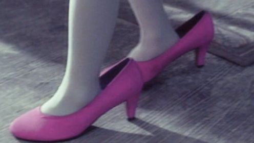韩国有双被诅咒的高跟鞋，谁穿上它，3分钟之内必有血光之灾