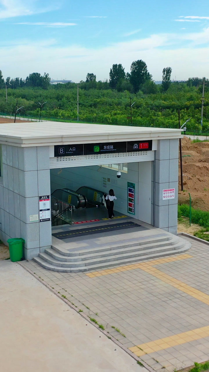 石家庄最荒凉的地铁站,建在庄稼地里