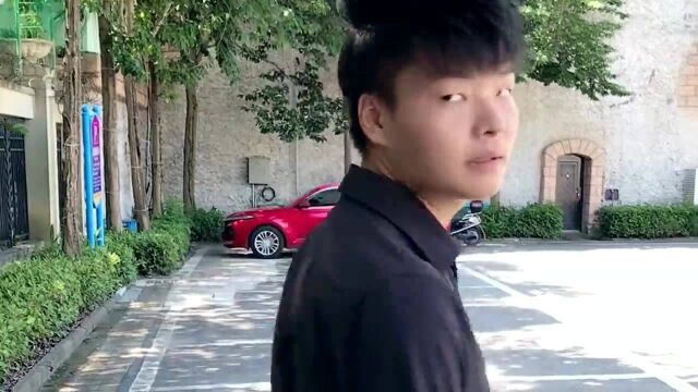 能让人这么深深地一鞠躬,故事一定不简单