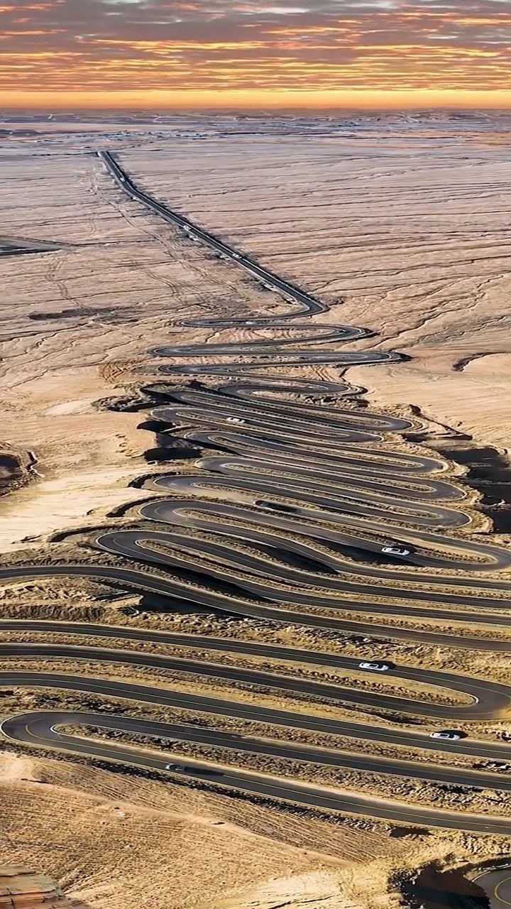 这是中巴友谊的代表喀喇昆仑公路,巴总统说:中巴公路是我们两国建设者