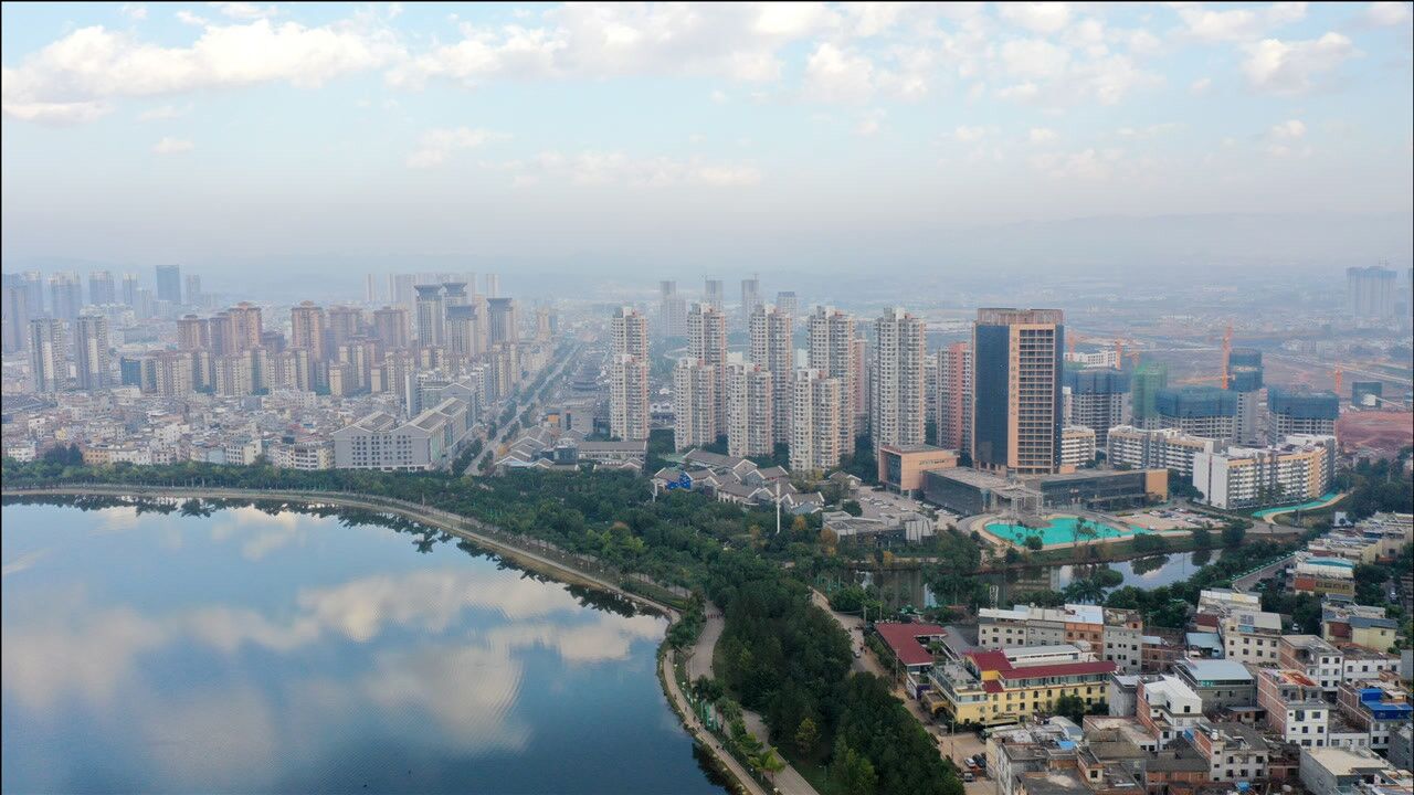 红河州弥勒市,一个"一座酒店半个城,半个城市是温泉"的美丽县城