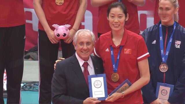 单项奖颁奖回顾:中国女排四人入选,朱婷斩获最佳主攻和MVP