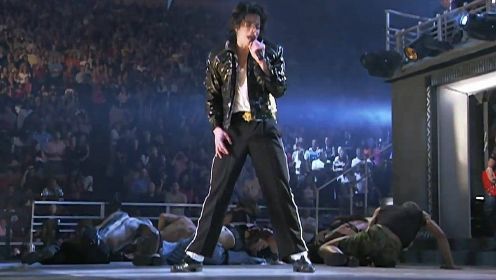 迈克尔·杰克逊麦迪逊花园与歌迷一起纪念出道三十年，并演绎了这首经典的《Beat it》#电影种草指南大赛#