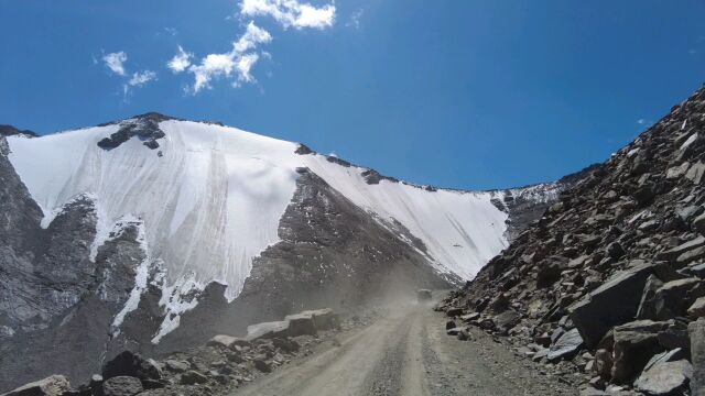 实拍在建的新疆天山胜利隧道,看看它穿越的天山和冰川