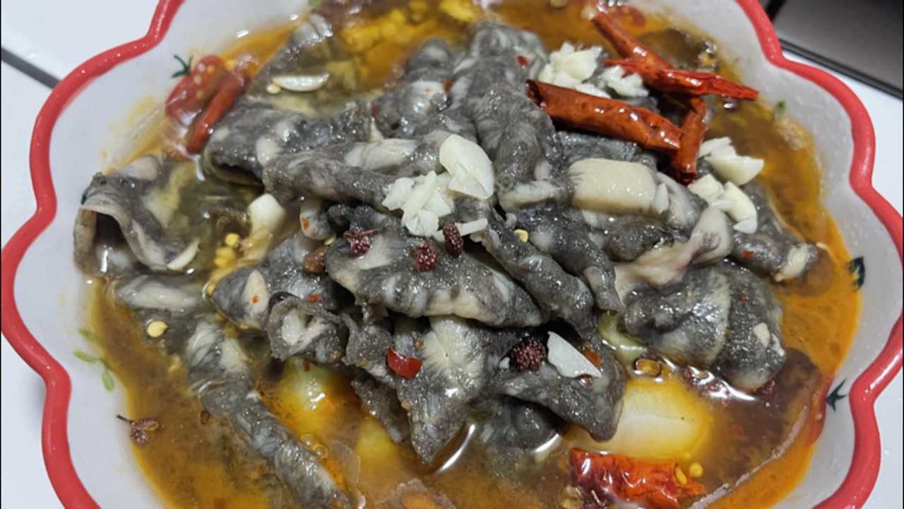 水煮香辣乌鸡卷