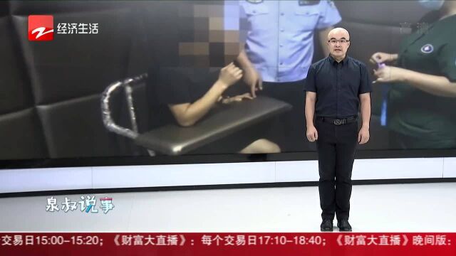 男子酒驾被查 闯卡不成还耍酒疯