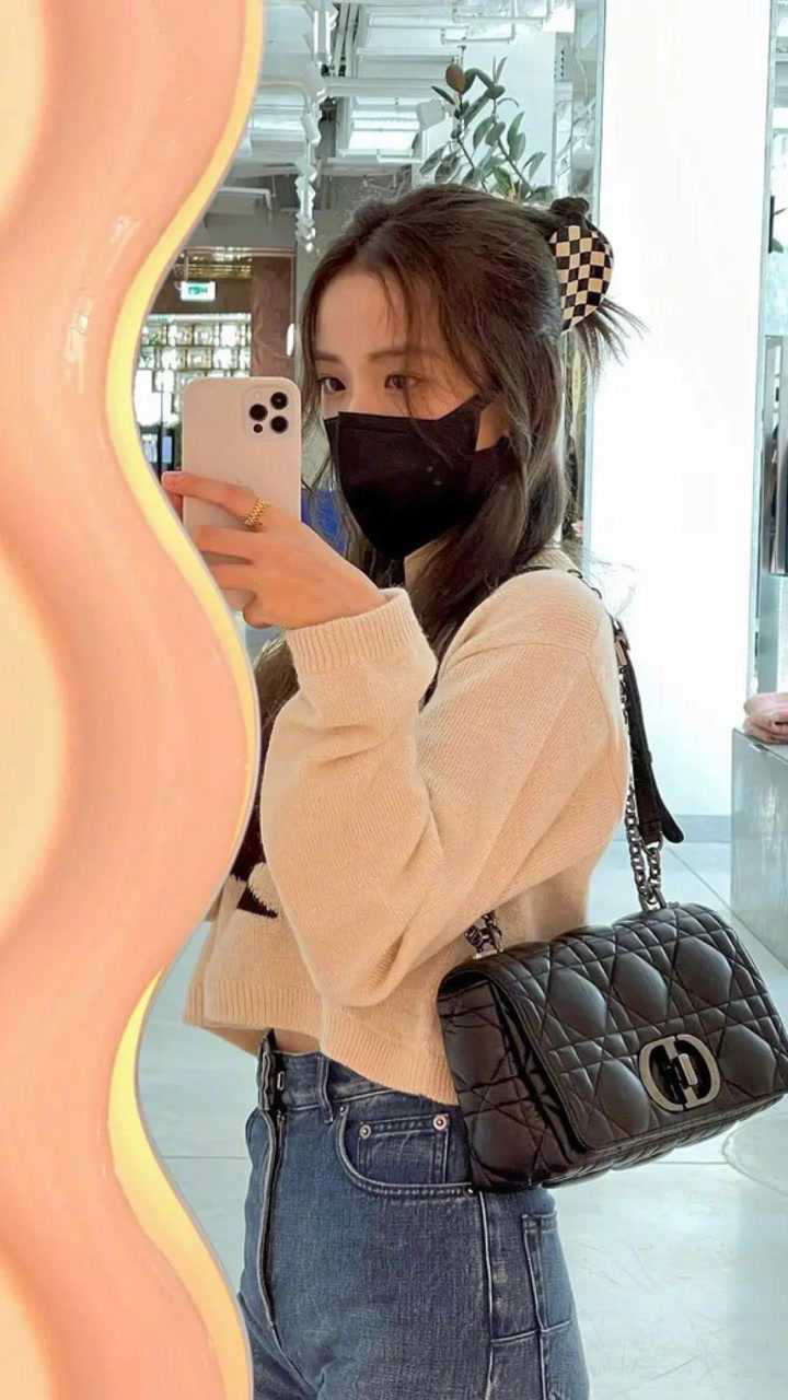 blackpink四闺女的对镜自拍壁纸