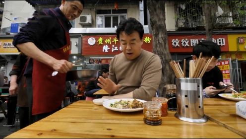 韩国大叔去四川品尝美食，吃到一半时老板竟收了盘子……