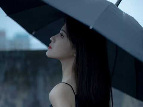 下雨时候特别想你 想你的下雨天,今晚月色真美#音乐 #文案 #萌新UP