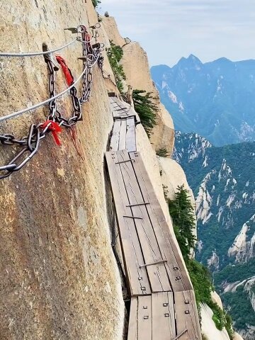 今天帶你感受華山第一天險長空棧道的驚險體驗過的朋友認為長空棧道和