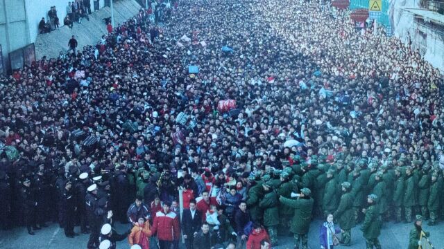 中国春运史上永远的痛,真实事件改编电影,将国家逼成了基建狂魔