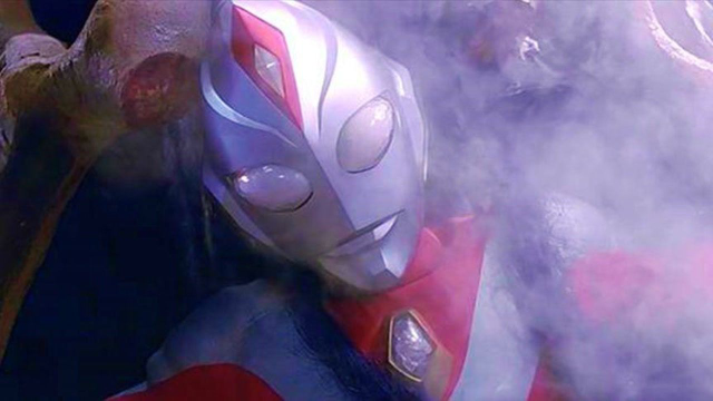 戴拿奥特曼唯一的黑历史被怪兽强行按倒在地上画面不忍直视